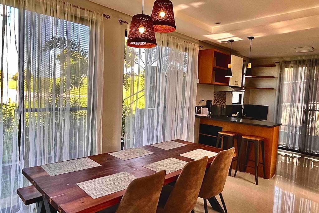 Holiday home Overlooking Staycation At Sandari Batulao Tagaytay City