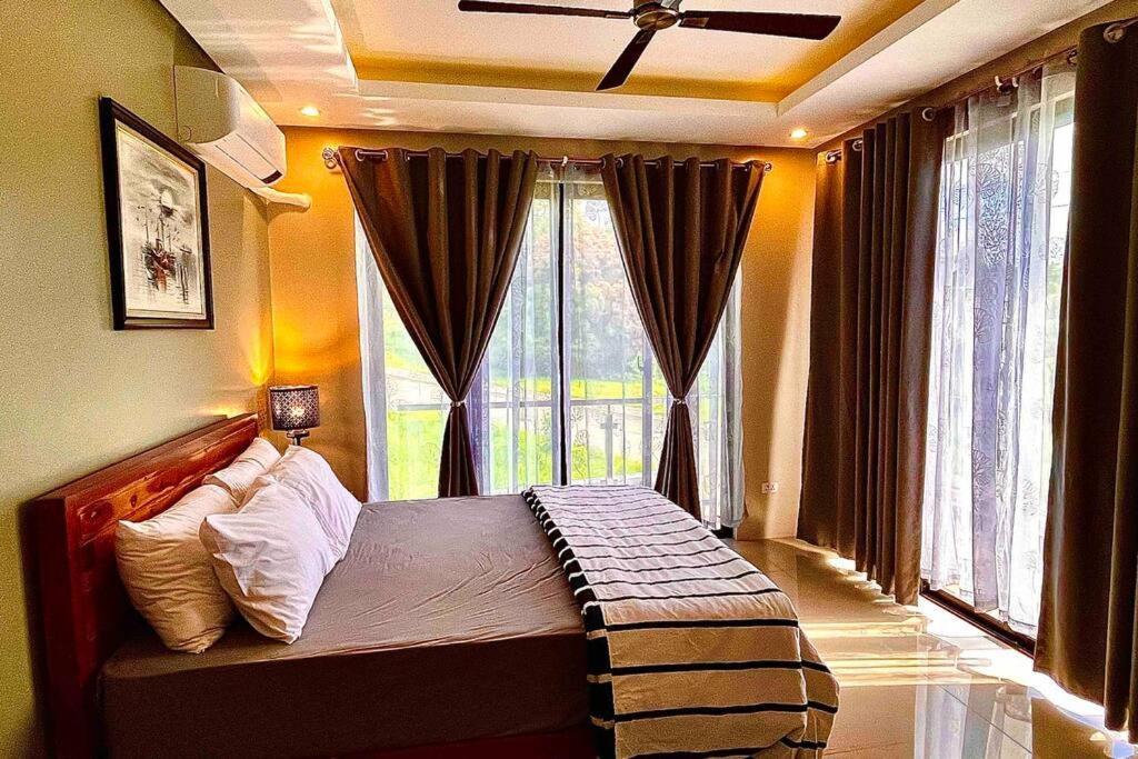Overlooking Staycation At Sandari Batulao Holiday home *