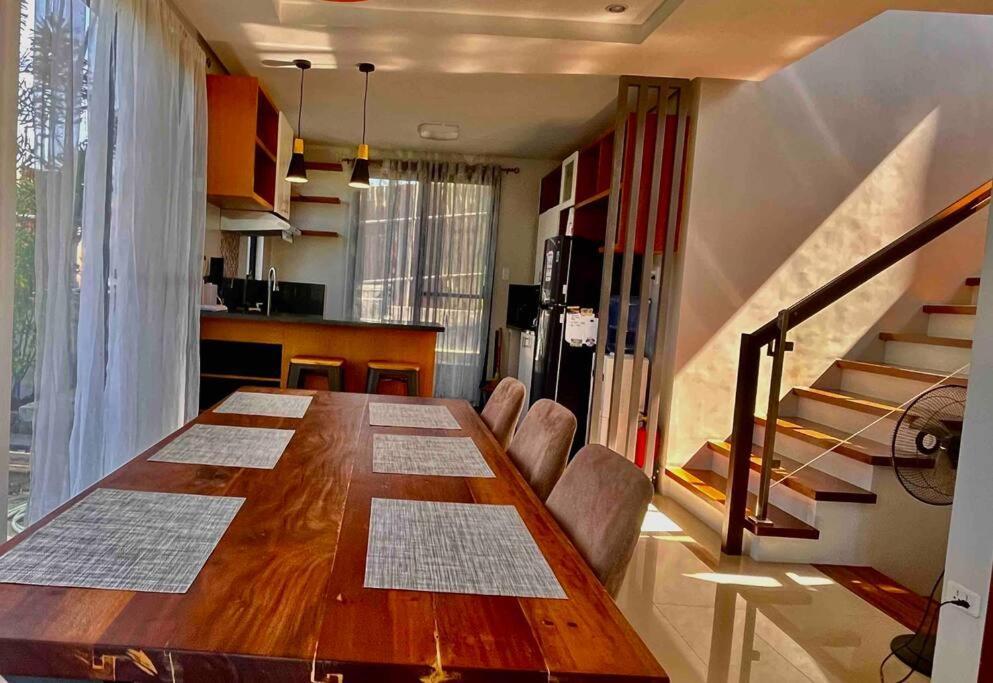 Overlooking Staycation At Sandari Batulao Holiday home
