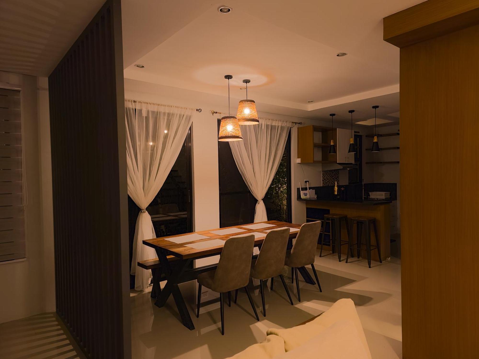 Overlooking Staycation At Sandari Batulao Holiday home
