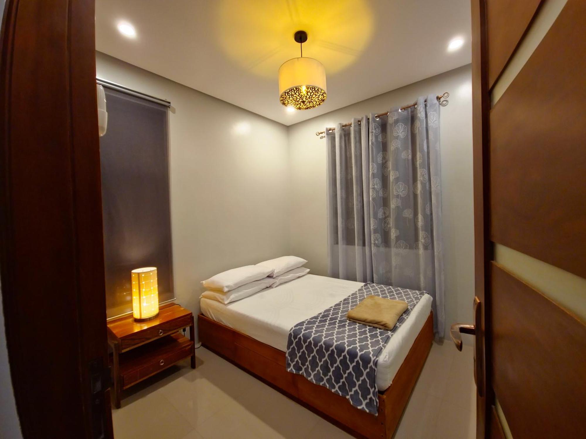 Overlooking Staycation At Sandari Batulao Holiday home *