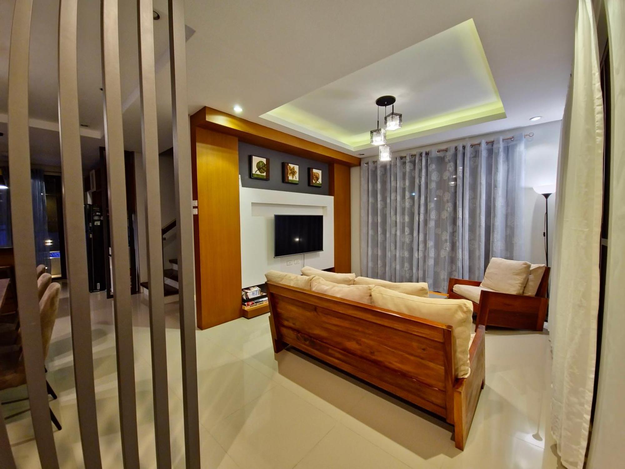 Overlooking Staycation At Sandari Batulao Holiday home